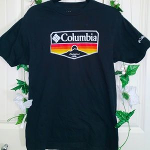 🌿Columbia Short Sleeve Black Graphic Tee🌿